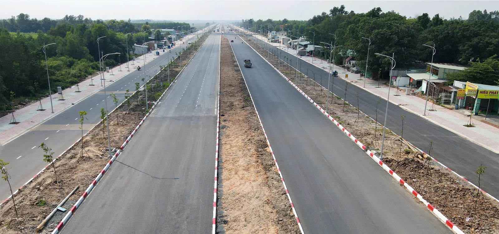 Đường 25B đang thi công, trục kết nối khu vực Nhơn Trạch với sân bay Long Thành